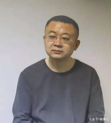 已有合法配偶的副市长，化名与特定关系人举办婚礼，大操大办